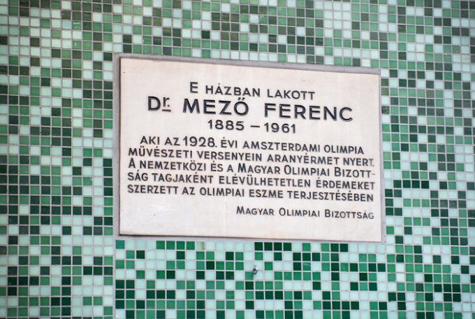 Dr. Mező Ferencre emlékáblája
