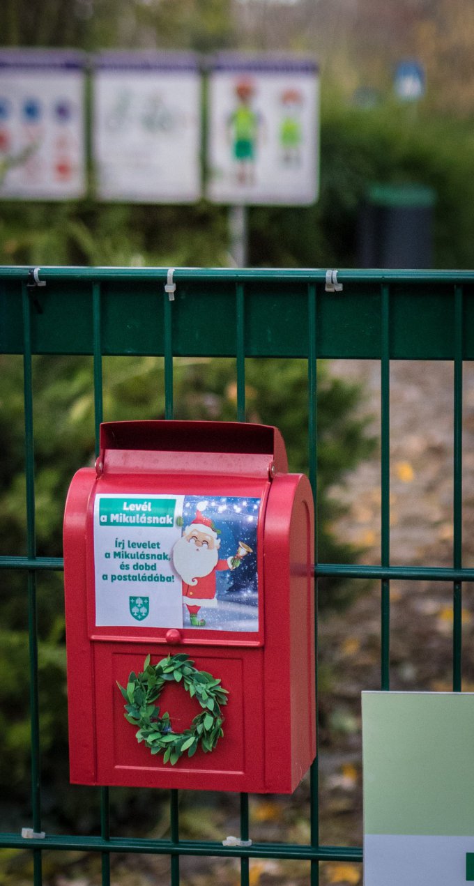 Öt postaládába dobhatják be a gyerekek a Mikulásnak szóló leveleket