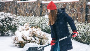 Időben gondoskodjunk a járda síkosságmentesítéséről